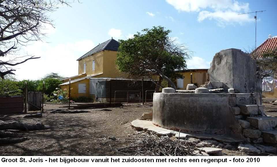 37. Groot St. Joris bijgebouw met regenput 2010